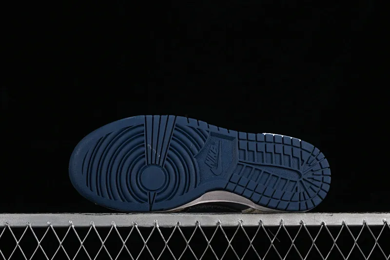 All Categories Nk SB Dunk Series Nk SB Dunk Low Low-top sneakers Nk Dunk Low Panda Prank Wave Fisherman-Fishing in the Lake Blue Brown Low-top casual sneakers DD1391-400